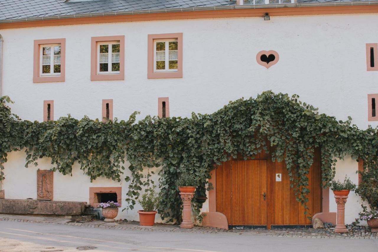 Hotel Und Weingut Karlsmuehle Mertesdorf Buitenkant foto