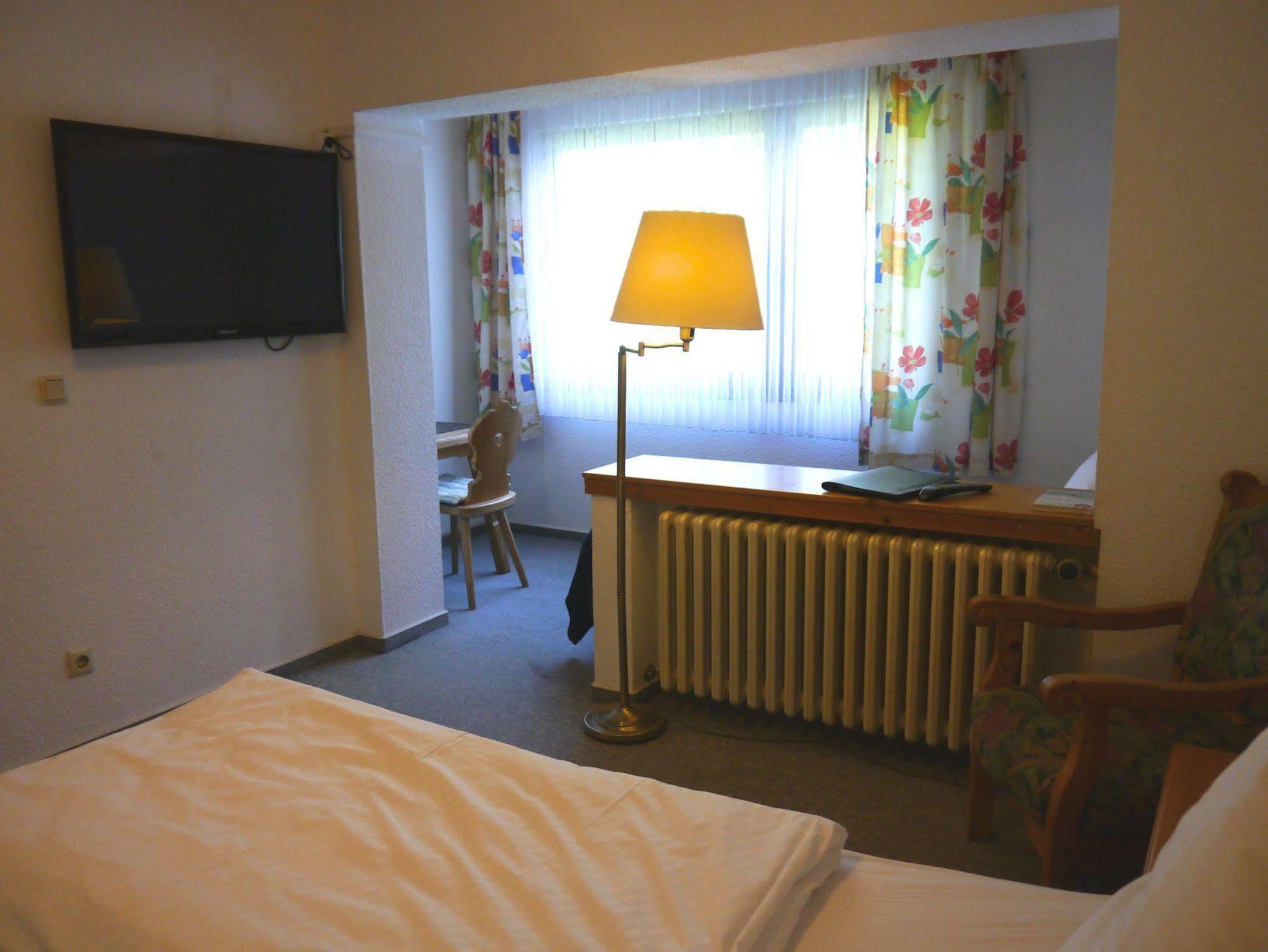 Hotel Und Weingut Karlsmuehle Mertesdorf Buitenkant foto